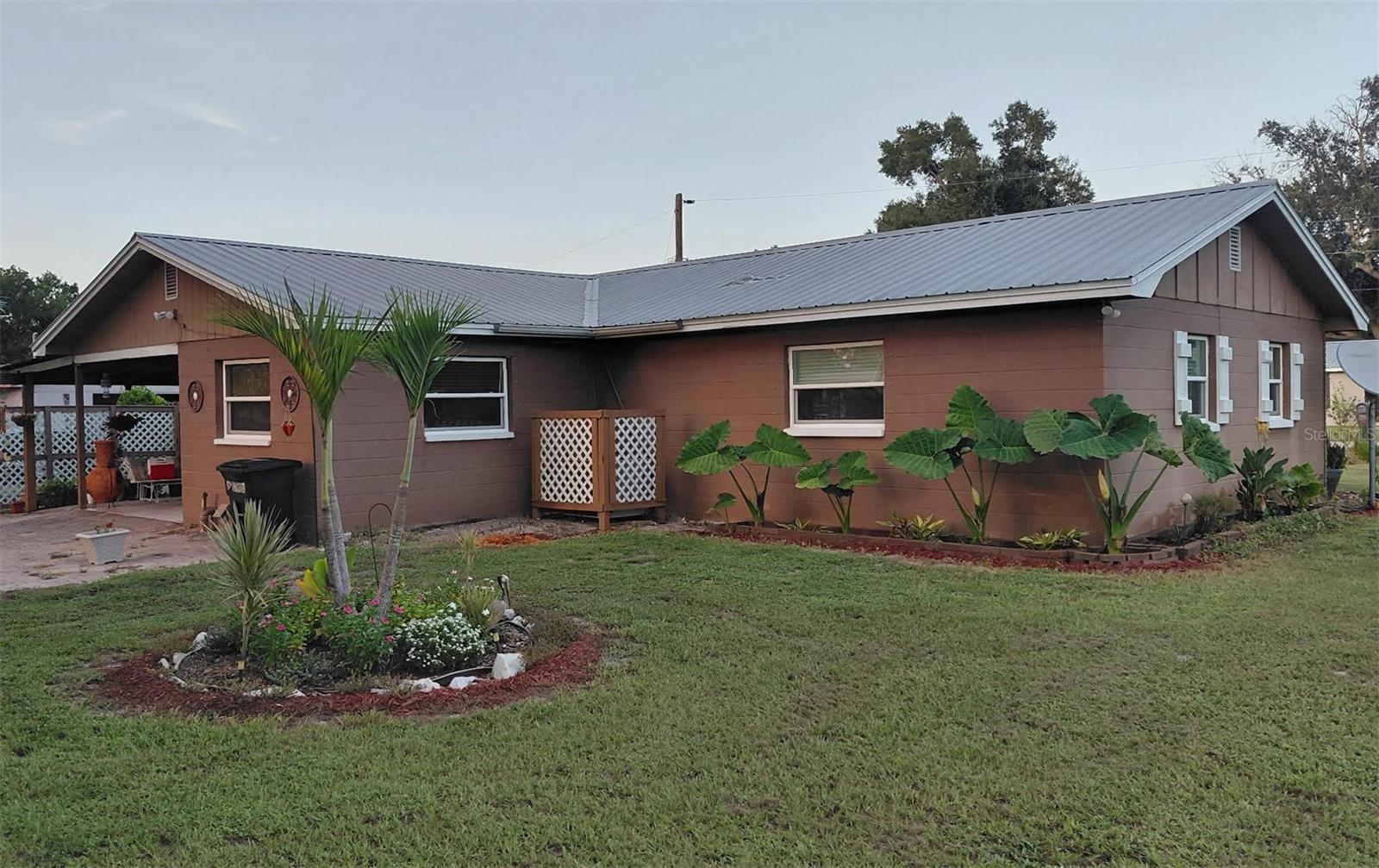 2260 SW Lois Ave — photo
