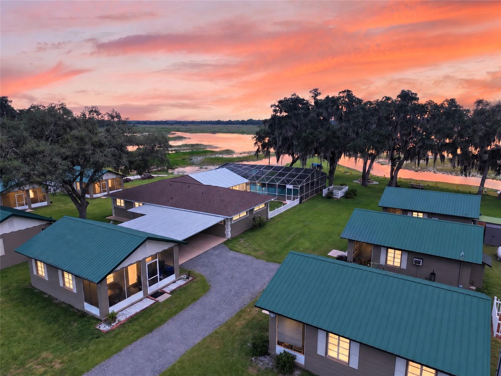 2489 N Lakefront Dr — photo