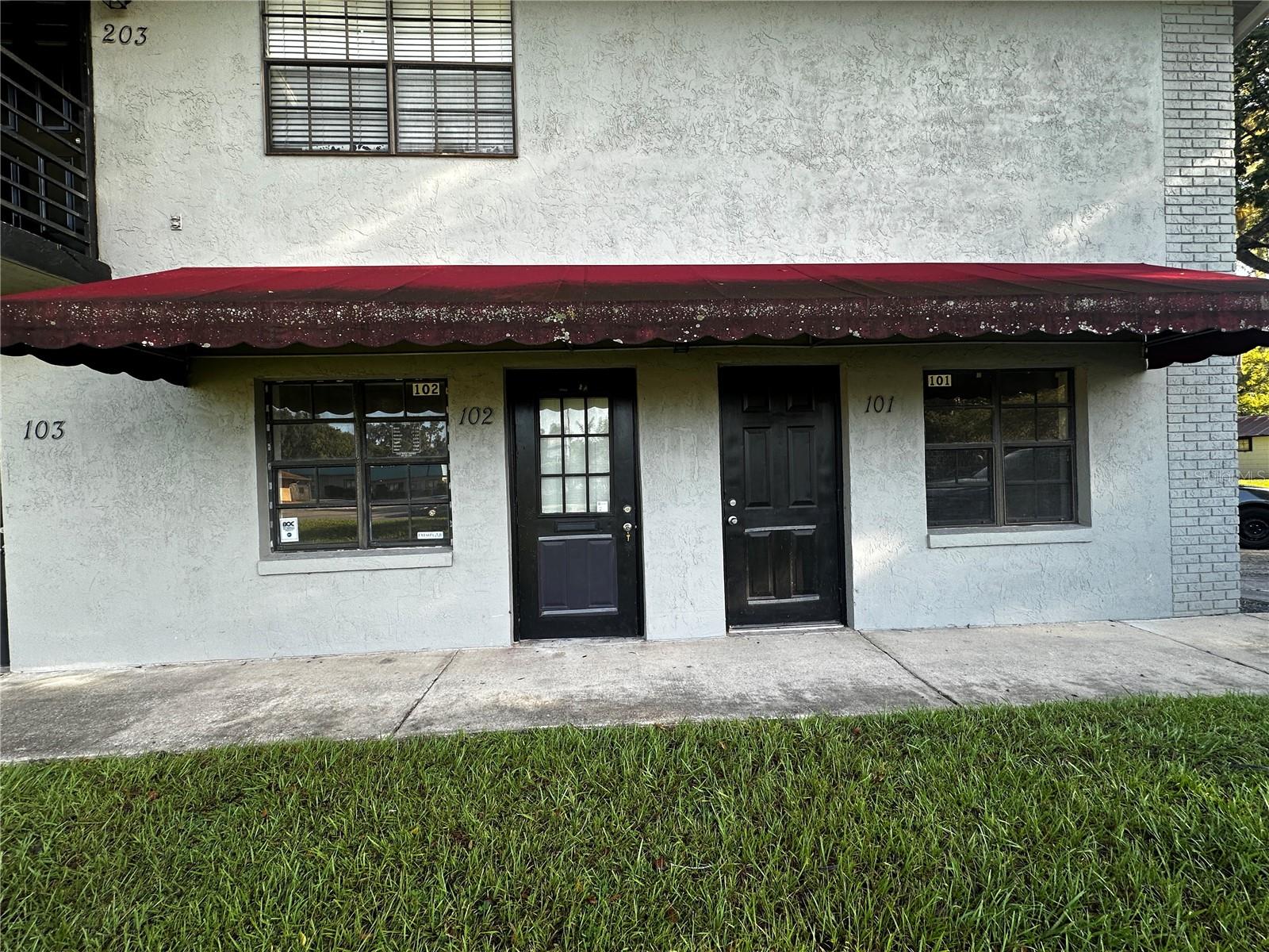 2227 S Pine Avenue #102 — photo