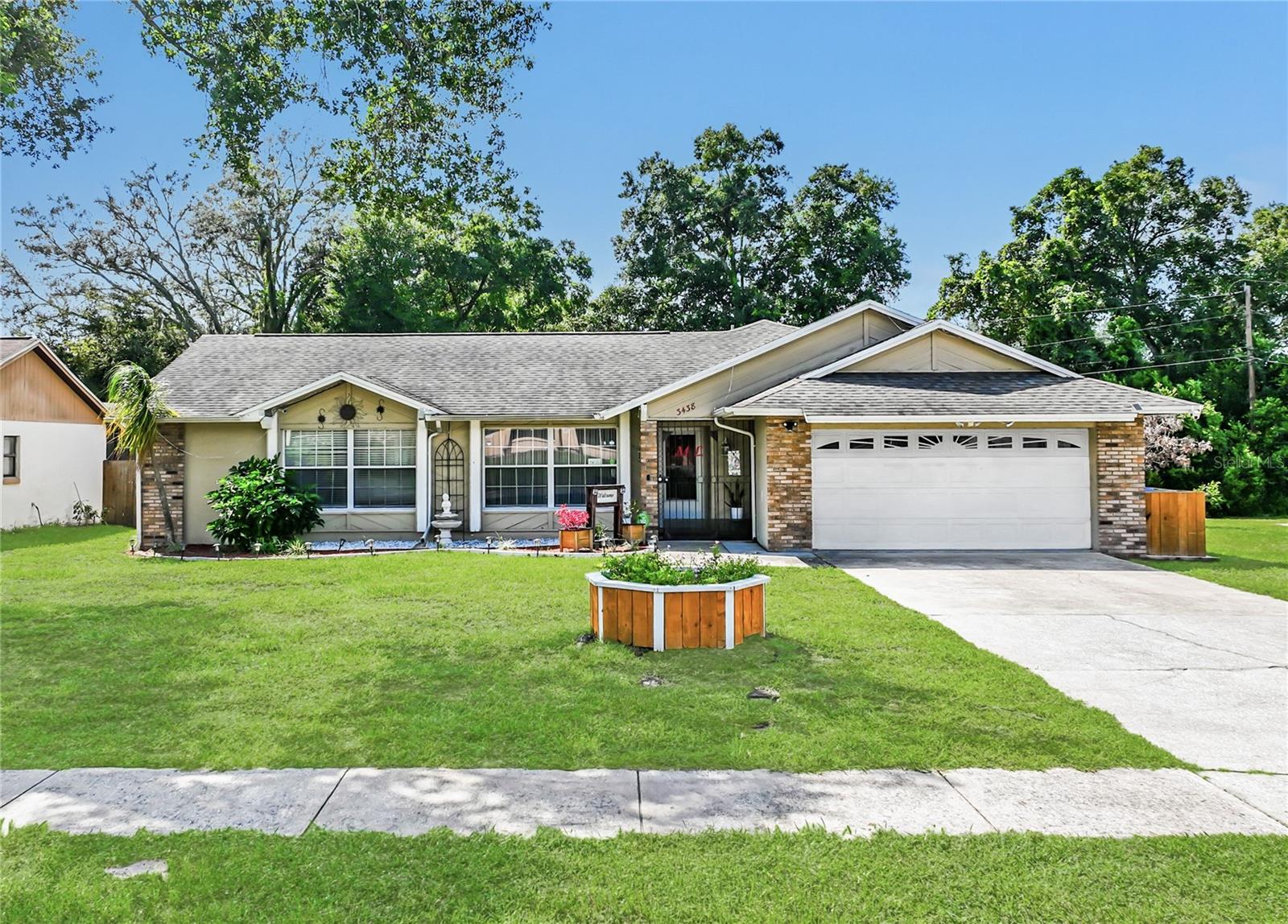 3438 Bretwood Dr — photo