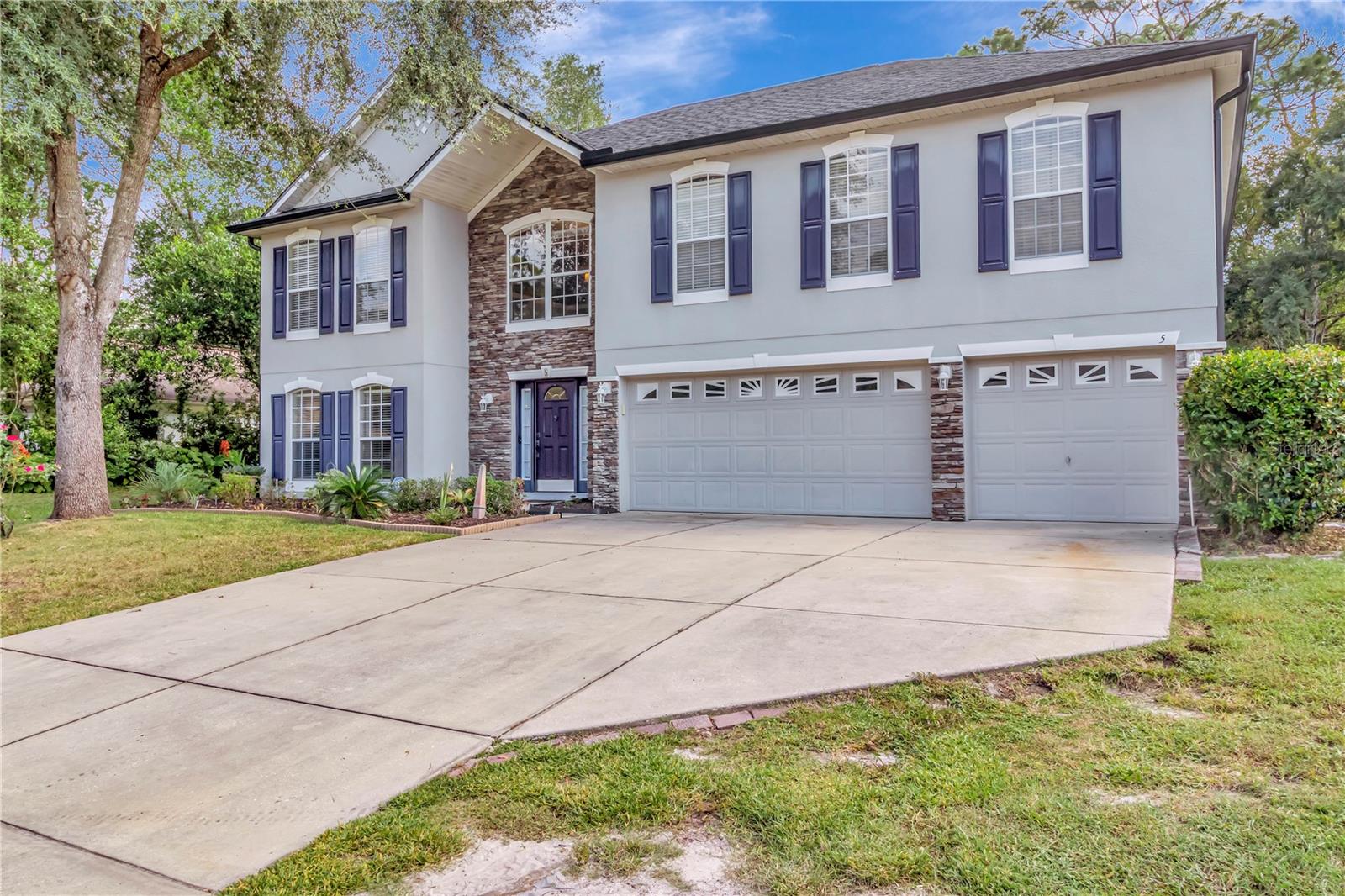 5 Mastic Ct W — photo