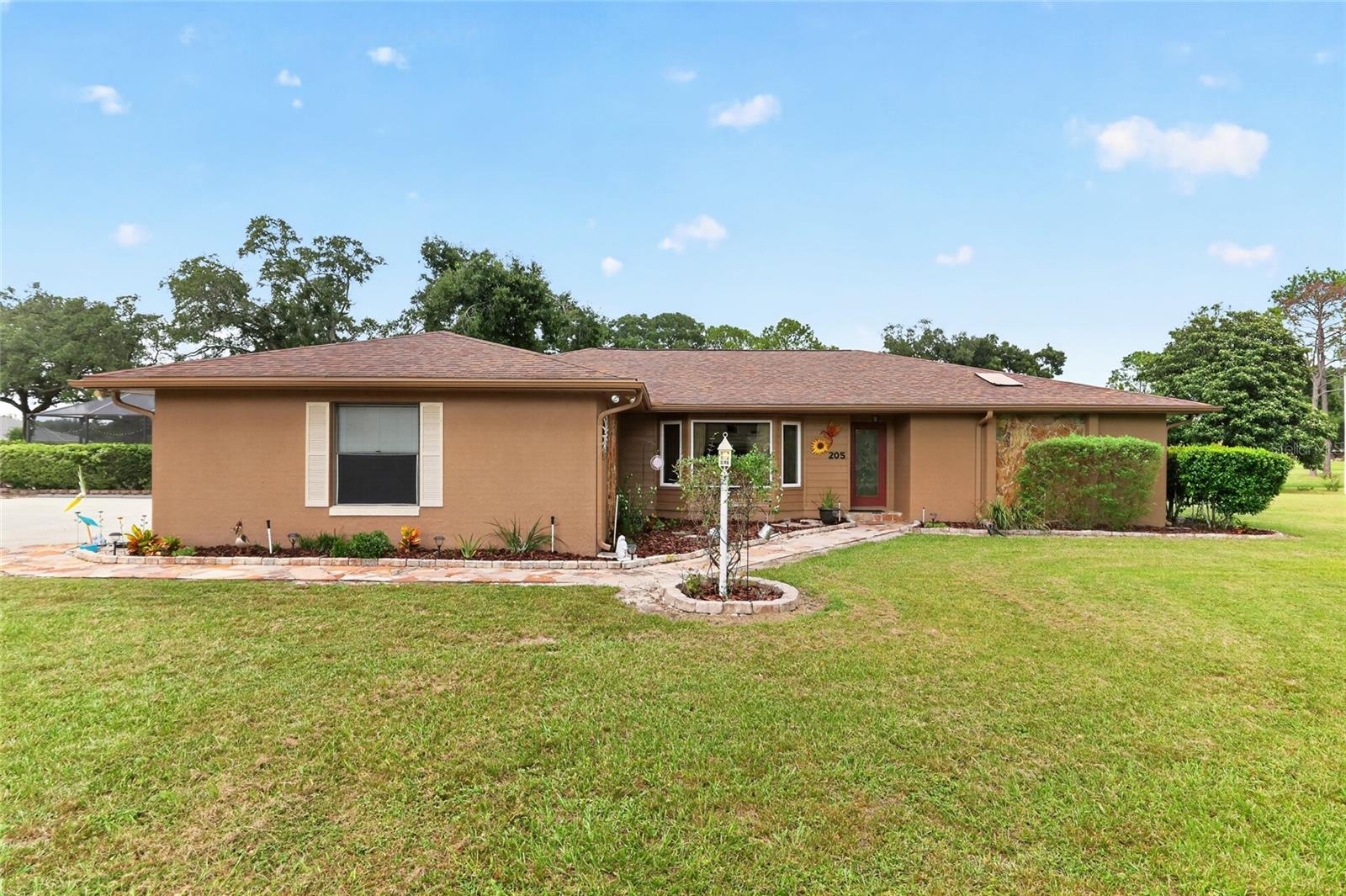 205 E Falconry Ct — photo