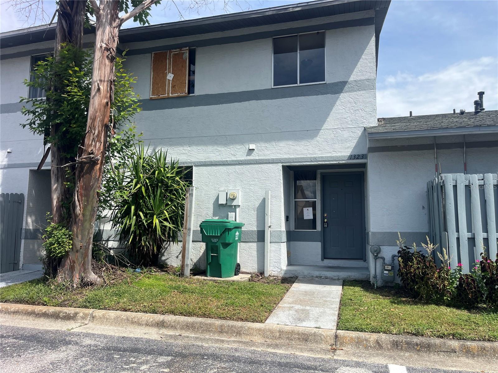 1323 Azalea Way — photo