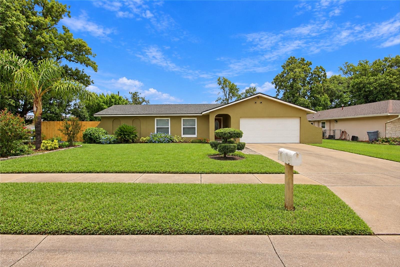313 Robin Hill Dr — photo
