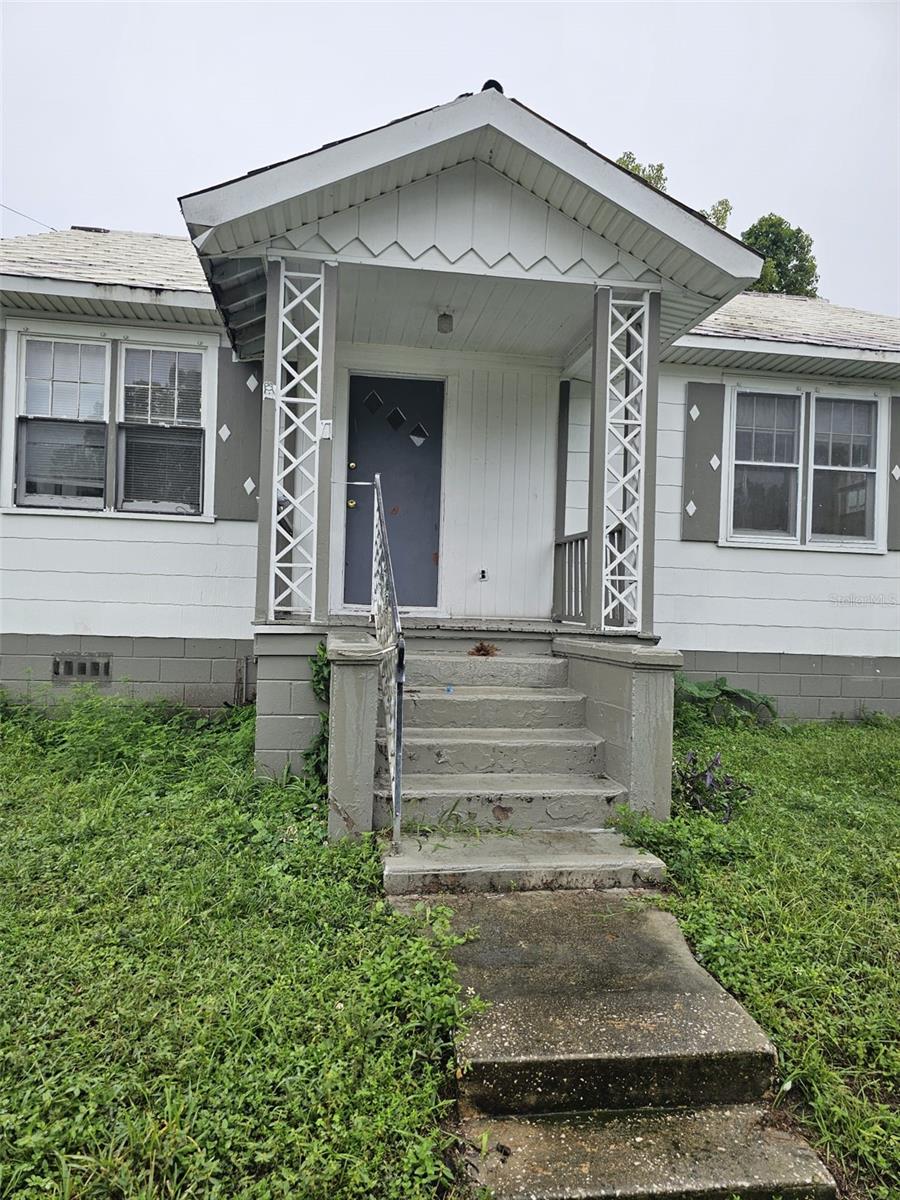 609 NE 8th Ave — photo
