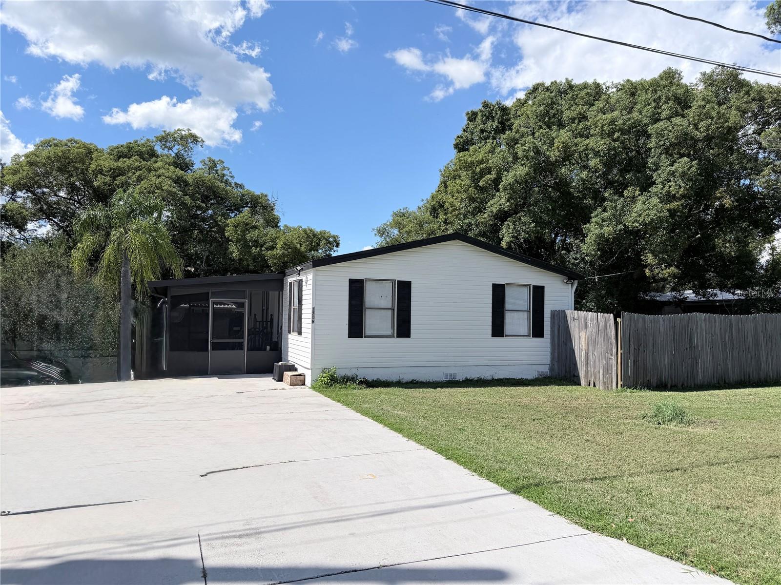 1706 Charleston Ln — photo