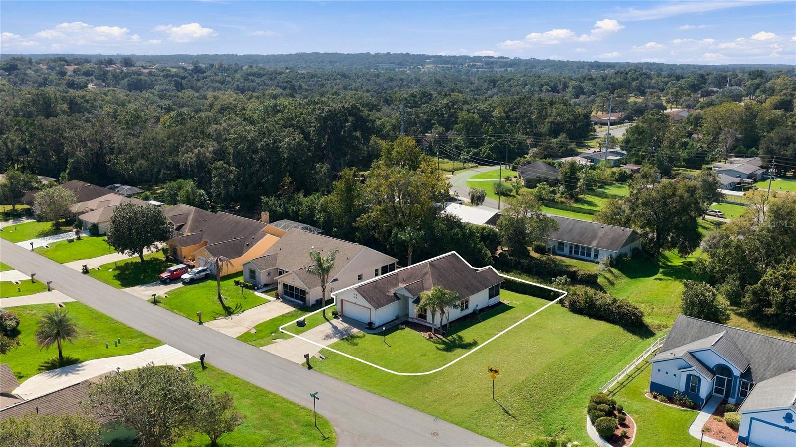 638 W Barrymore Dr — photo