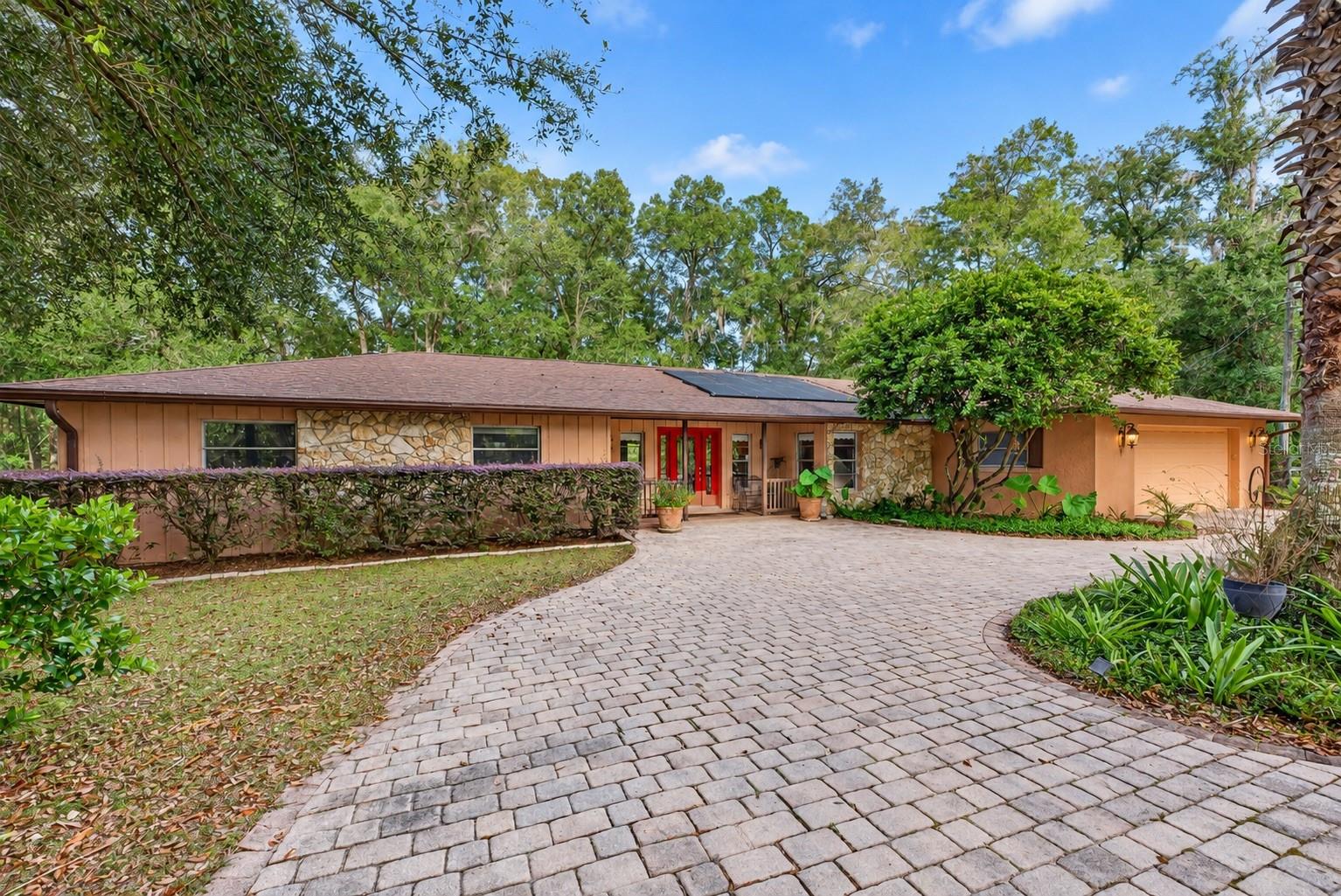 19 Northern Dancer Dr — photo