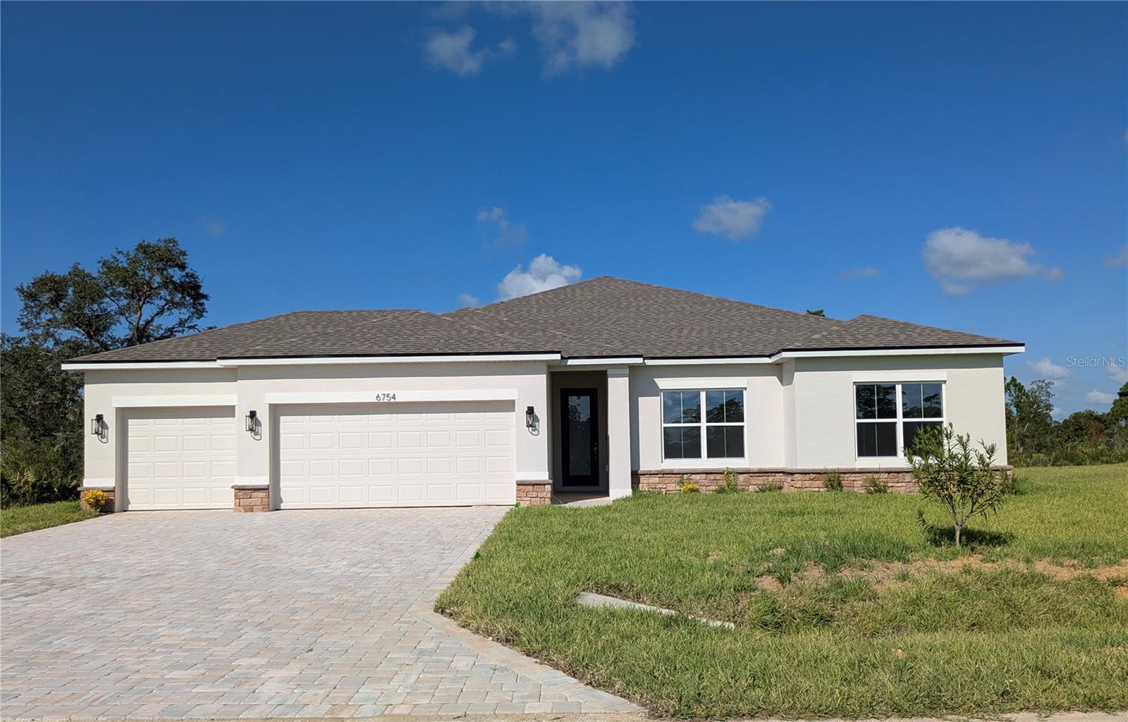 6754 Coconut Grove Dr — photo