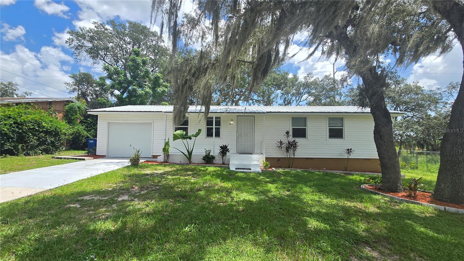 2102 Orange Blossom Ave — photo