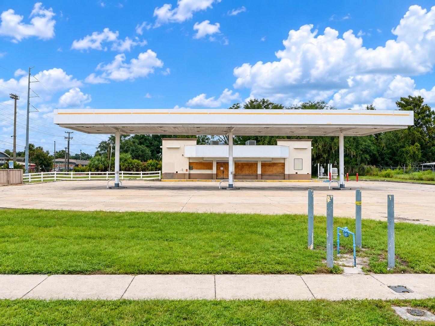 2425 W Memorial Blvd — photo