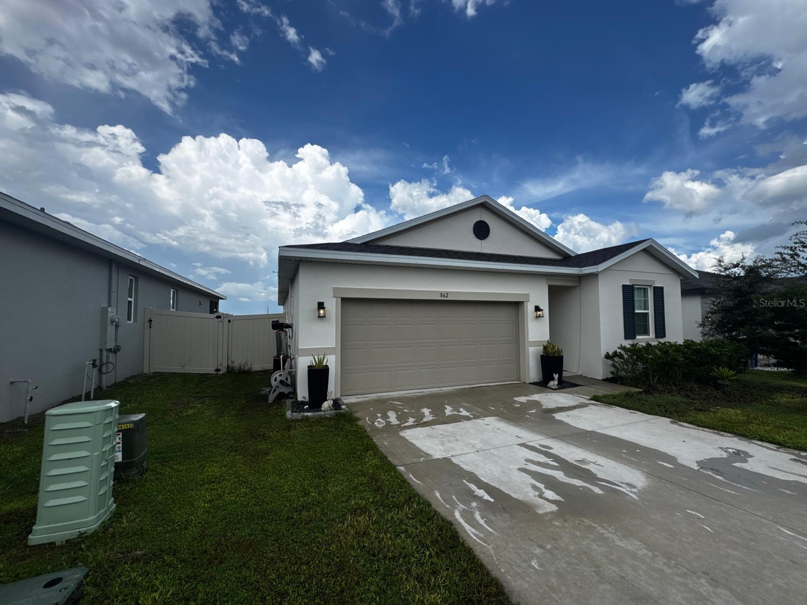 862 Ballantyne Dr — photo