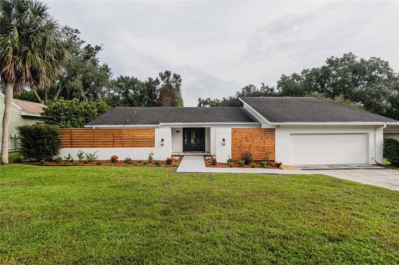 832 Brookwood Dr — photo
