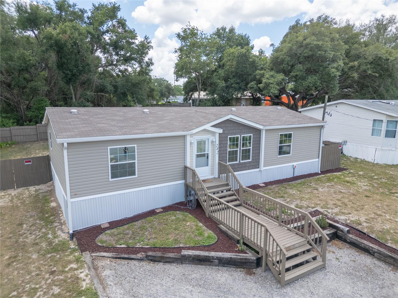 242 Skyline Dr — photo