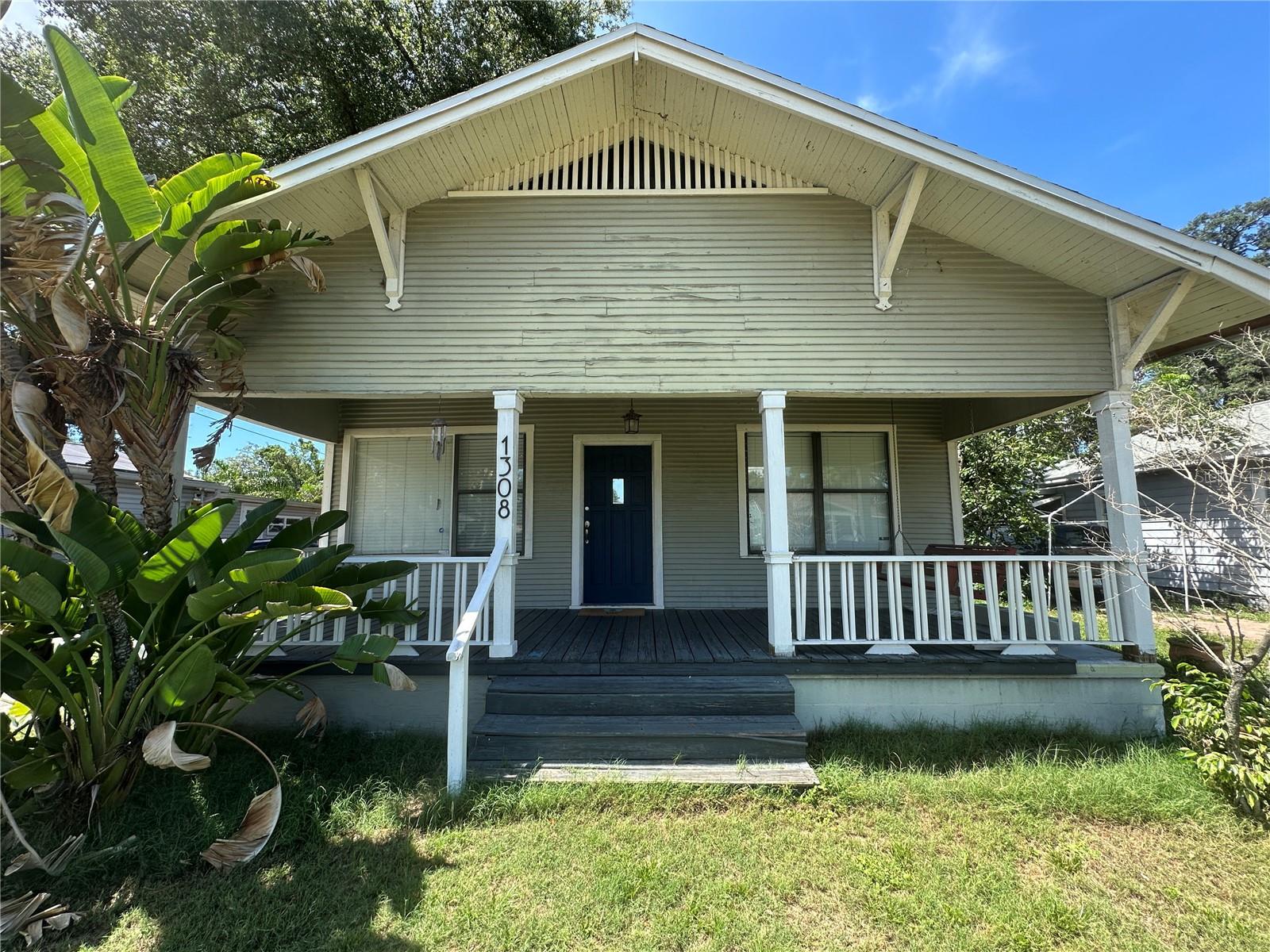 1308 E Frierson Ave — photo