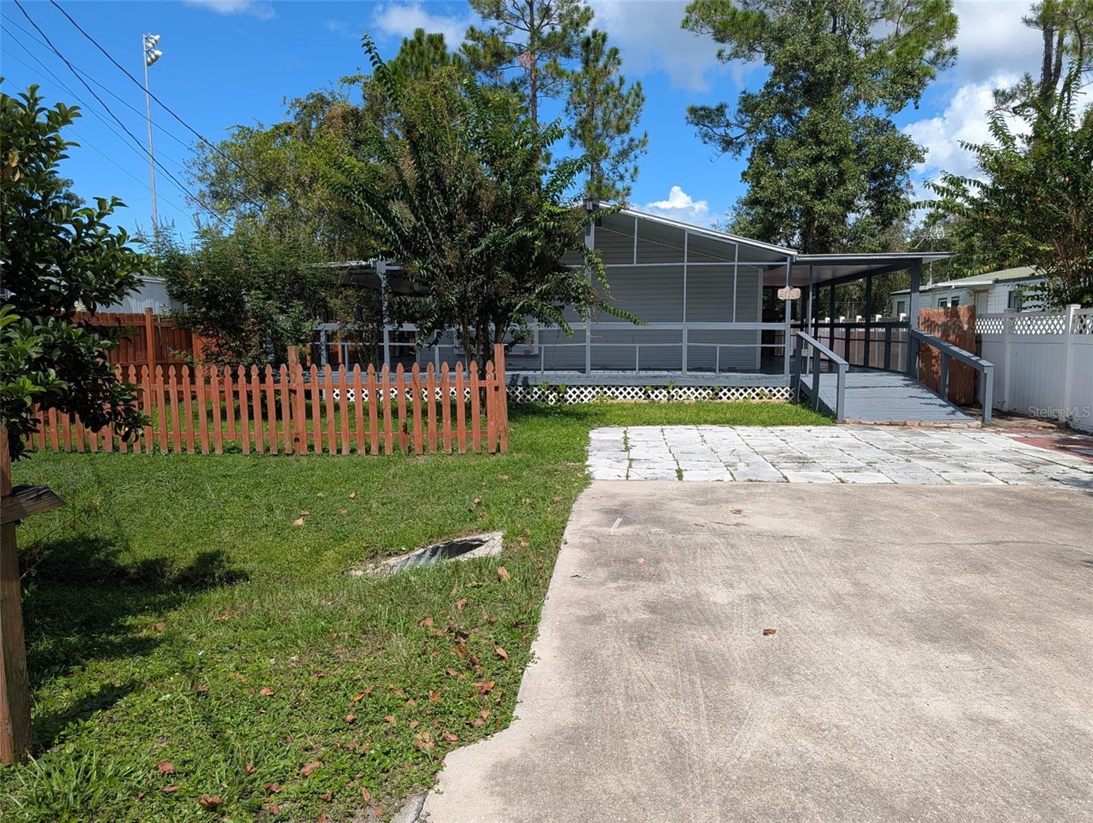 24304 Maxwell St — photo