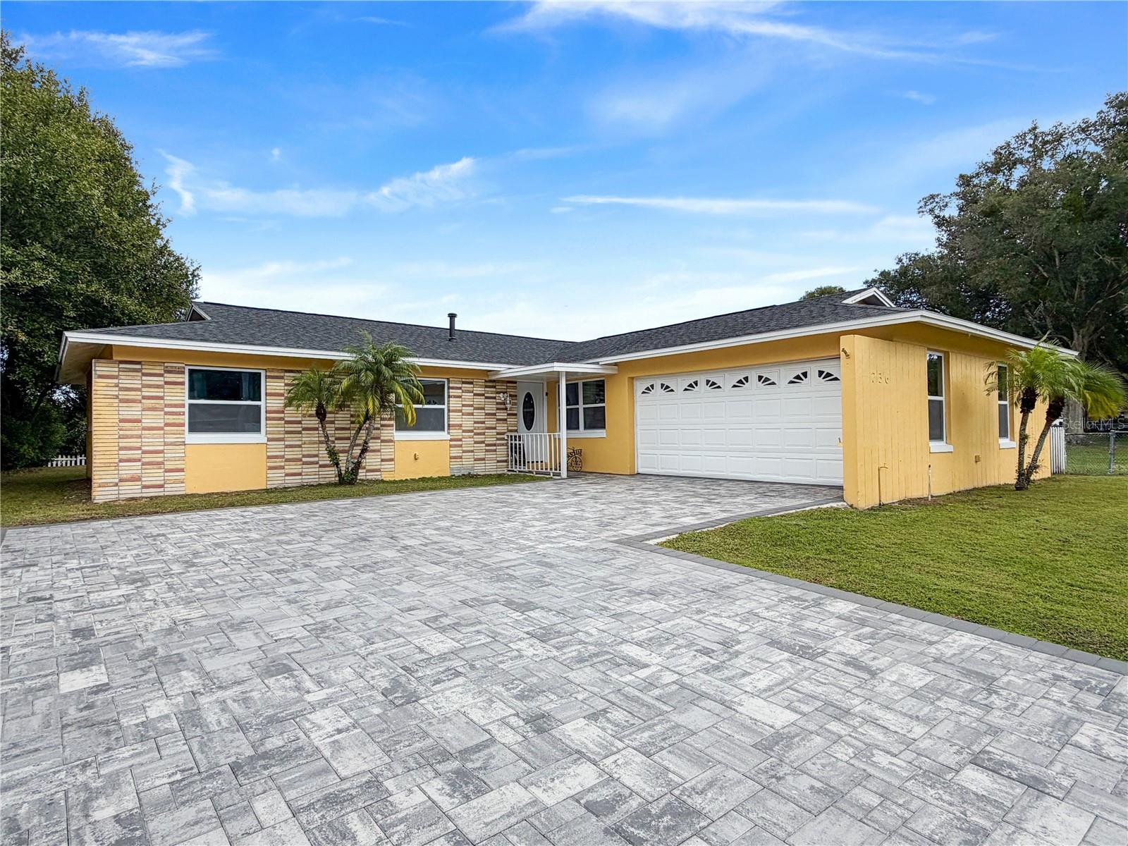 736 Laurel Way — photo