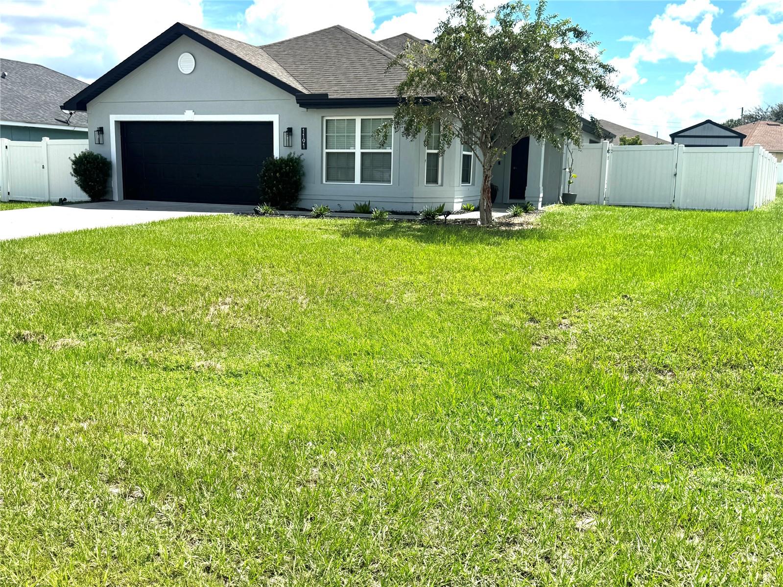 1191 Sabine Ln — photo