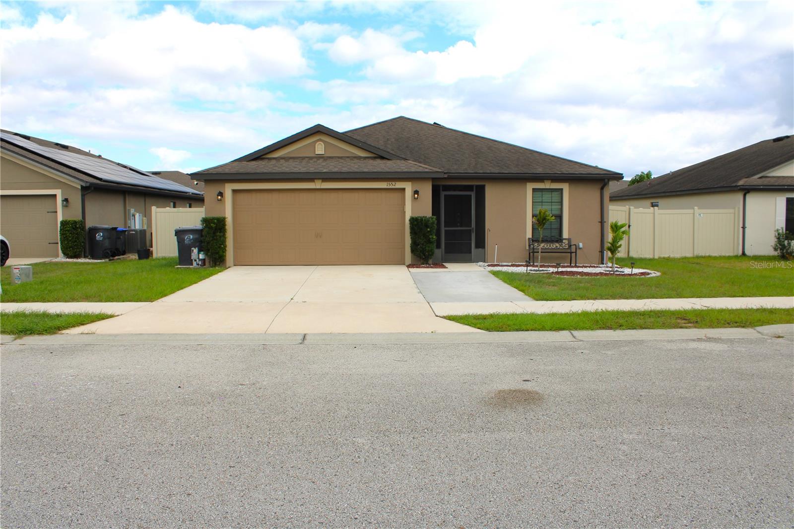 1552 Swan Lake Cir — photo