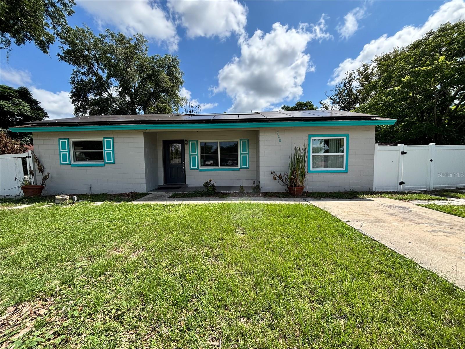710 East Ct — photo