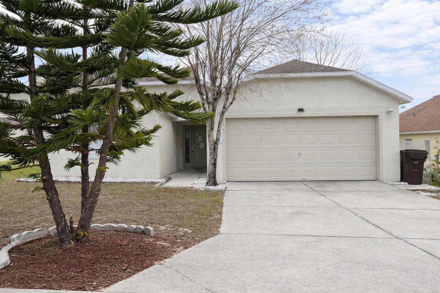 551 Lake Charles Dr — photo