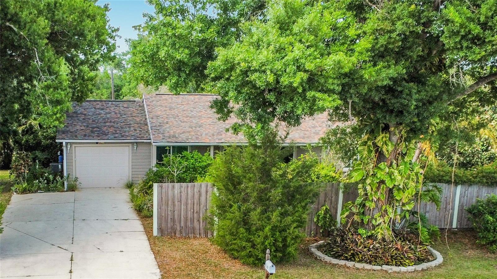 601 E Seminole Dr — photo