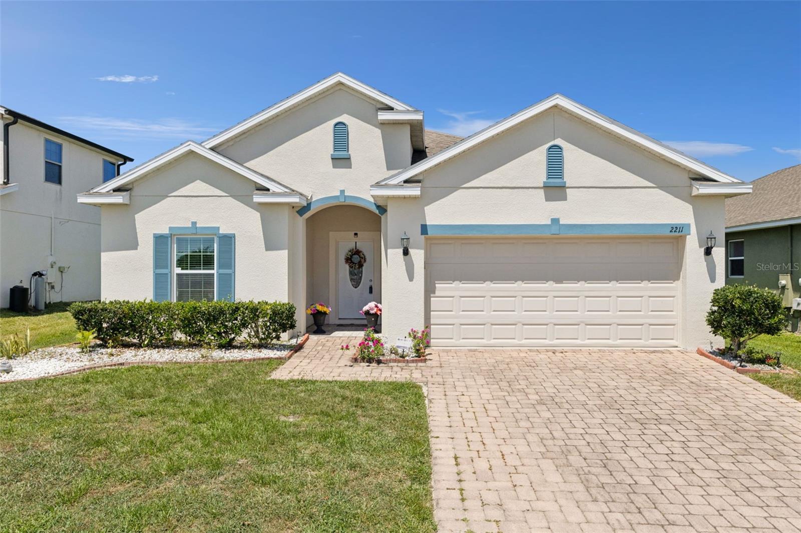 2211 Riverglen Ct — photo