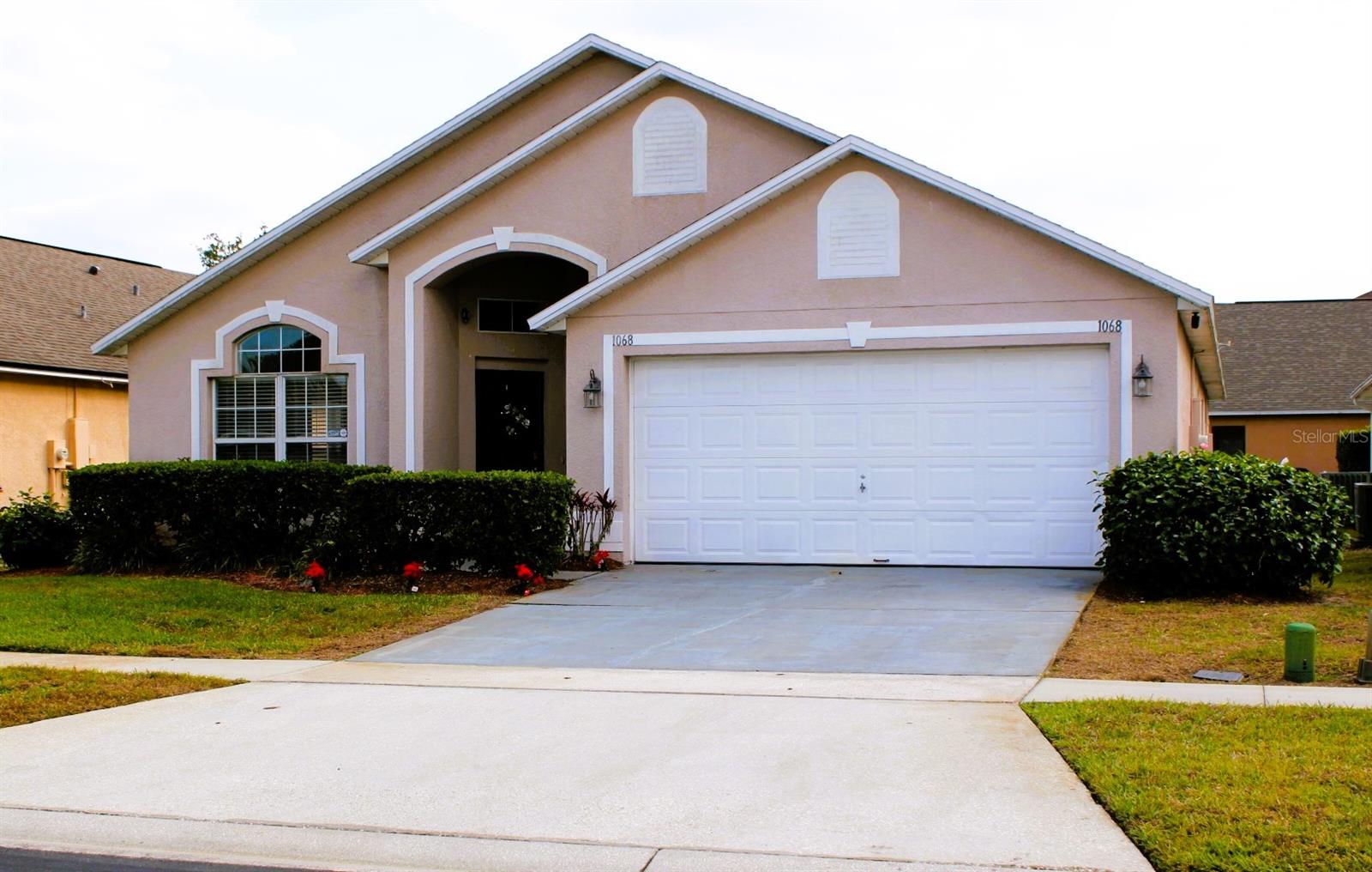 1068 Lake Berkley Dr — photo