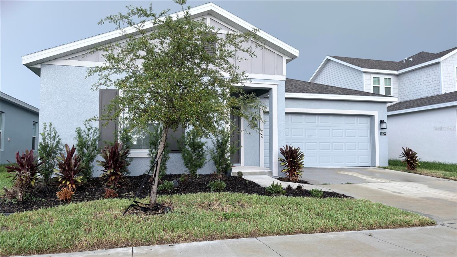 1129 Deepwater Cir — photo