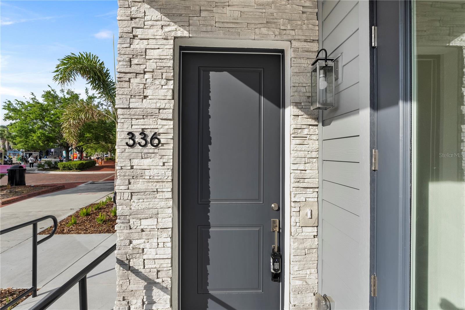 336 Center Lake Ln #336 — photo