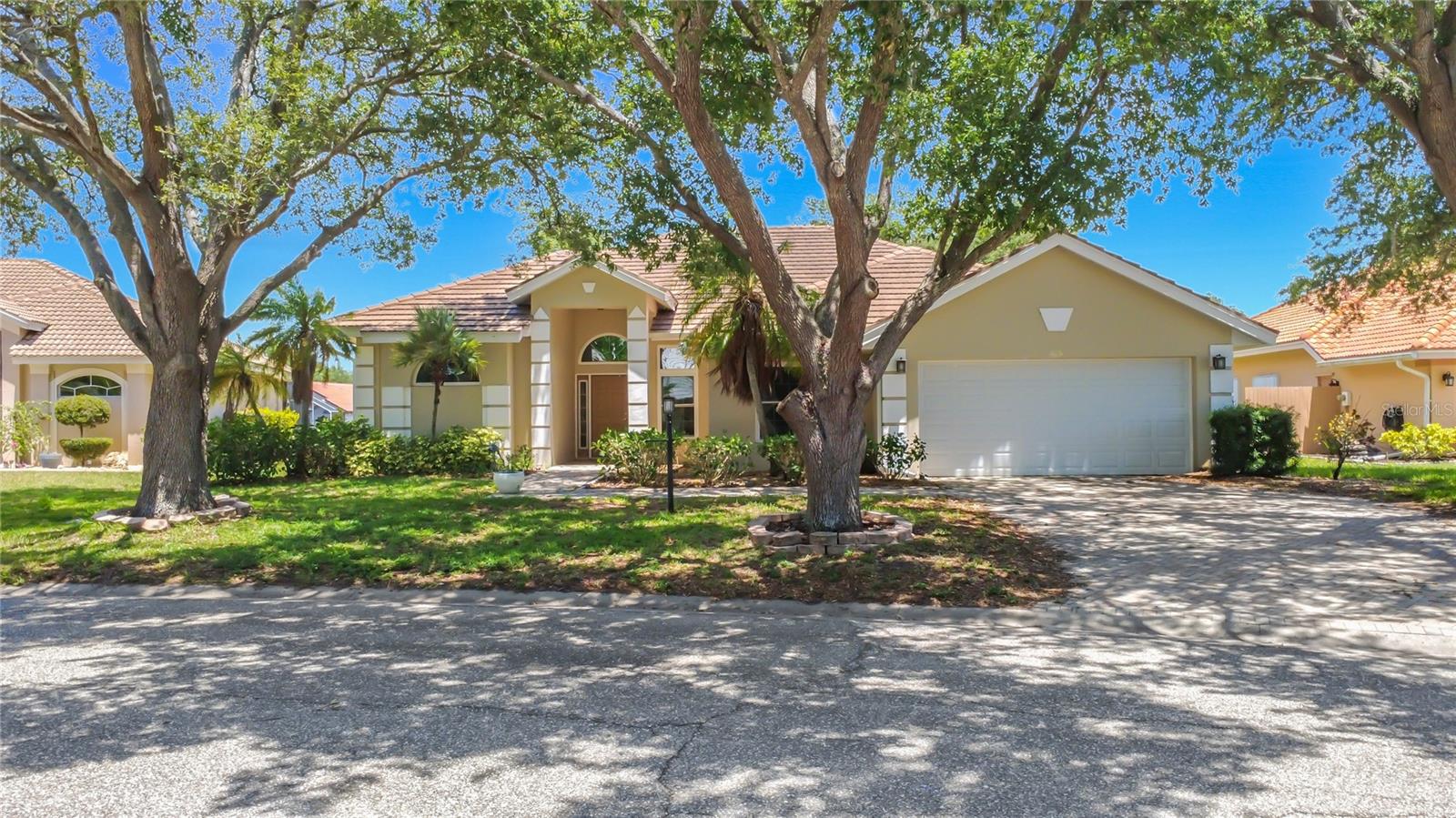1216 Whitney Dr — photo