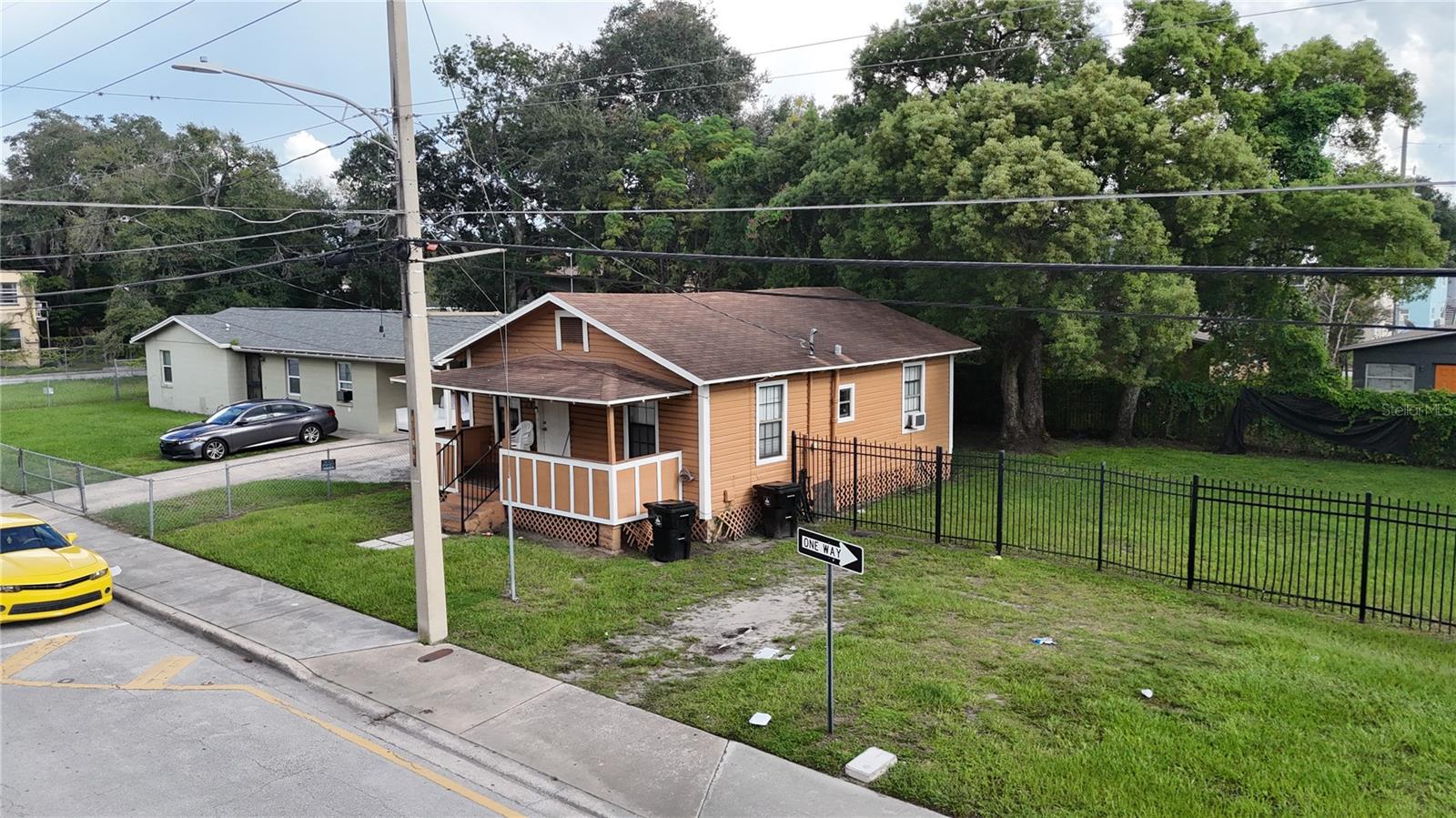 914 W South St — photo