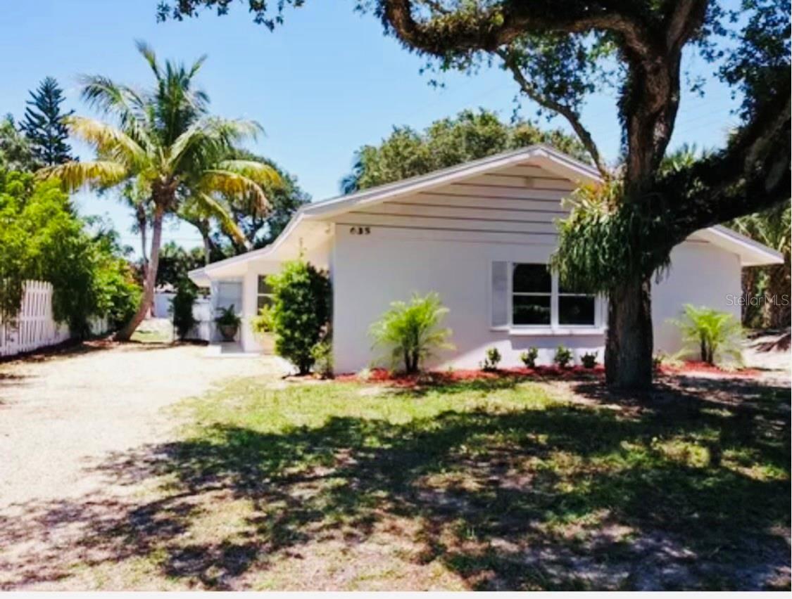 635 Holly Rd — photo