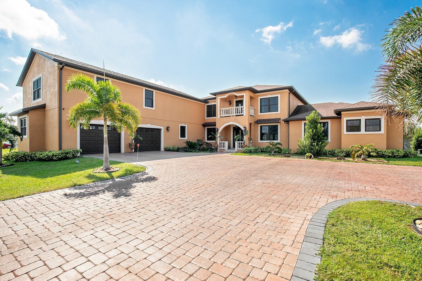 3211 Lakeshore Blvd — photo
