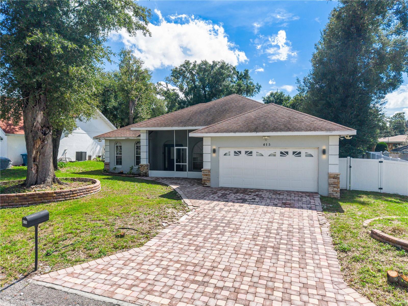 415 Renee Dr — photo