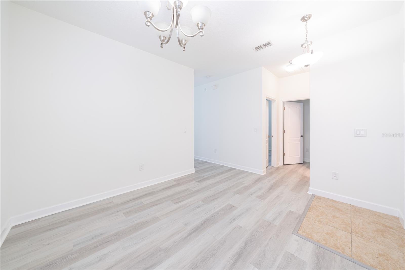 15663 Signature Dr — photo
