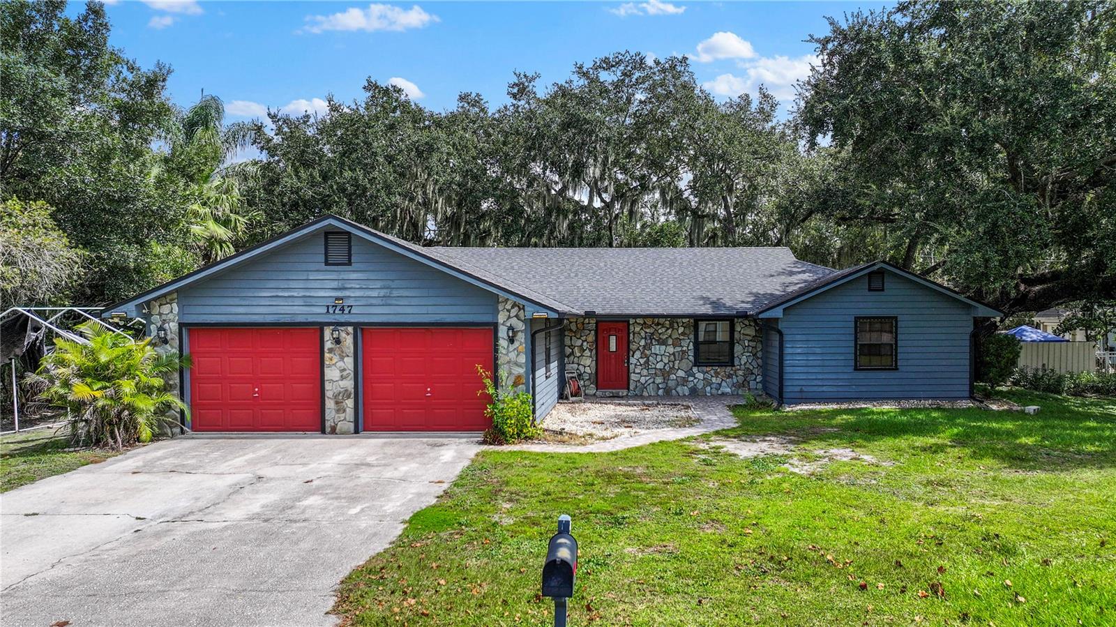 1747 King Edward Drive — photo
