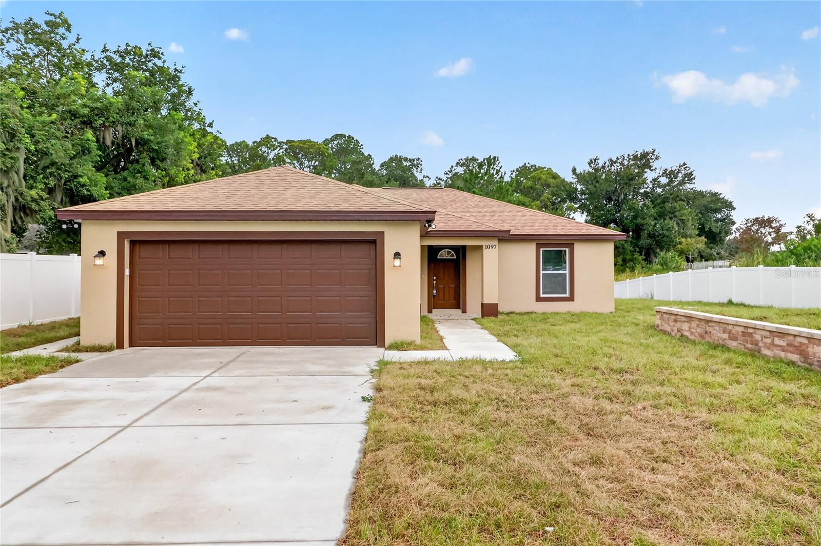 1097 Carefree Cove Dr — photo