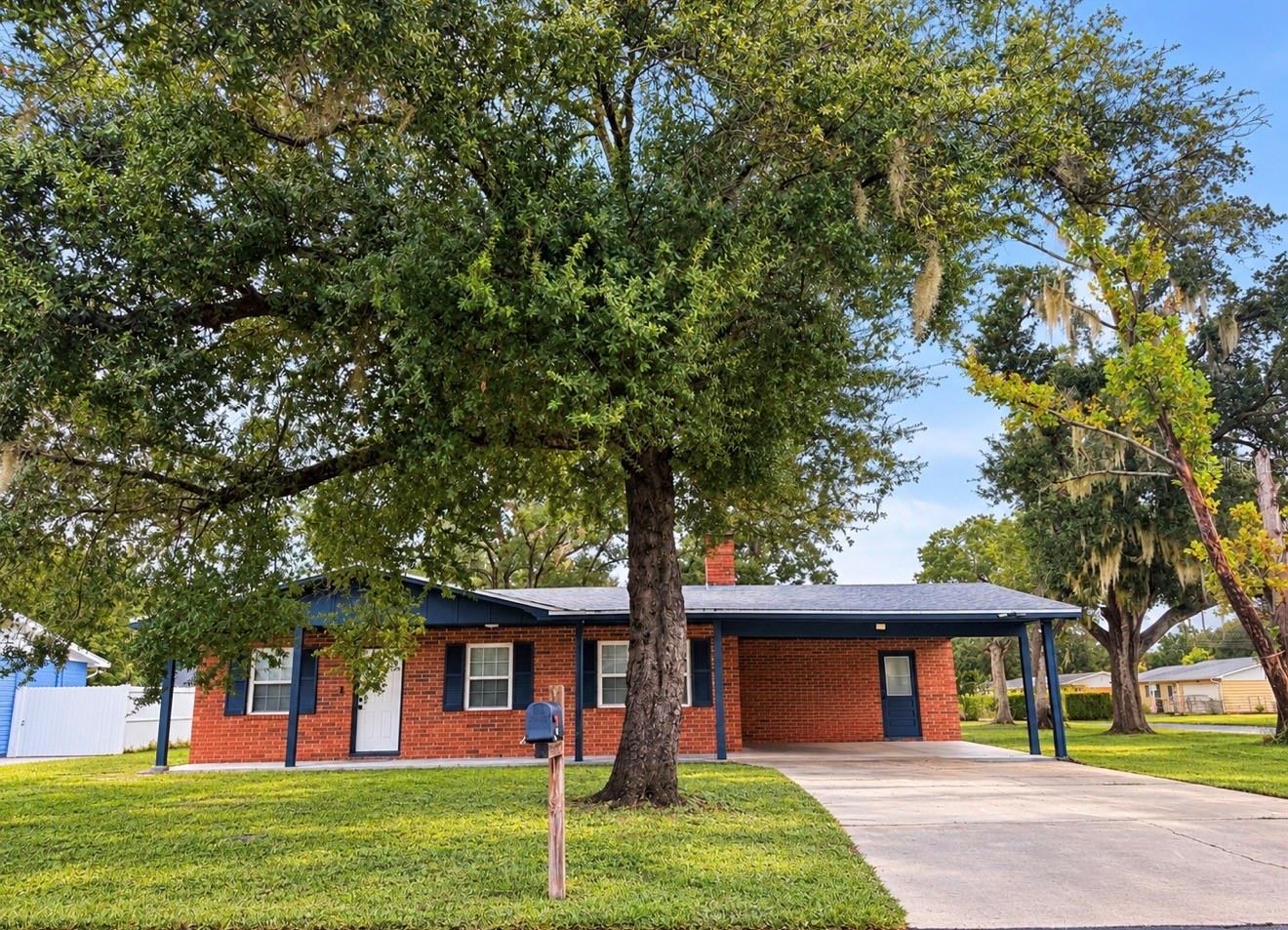 305 W Wellington Dr — photo