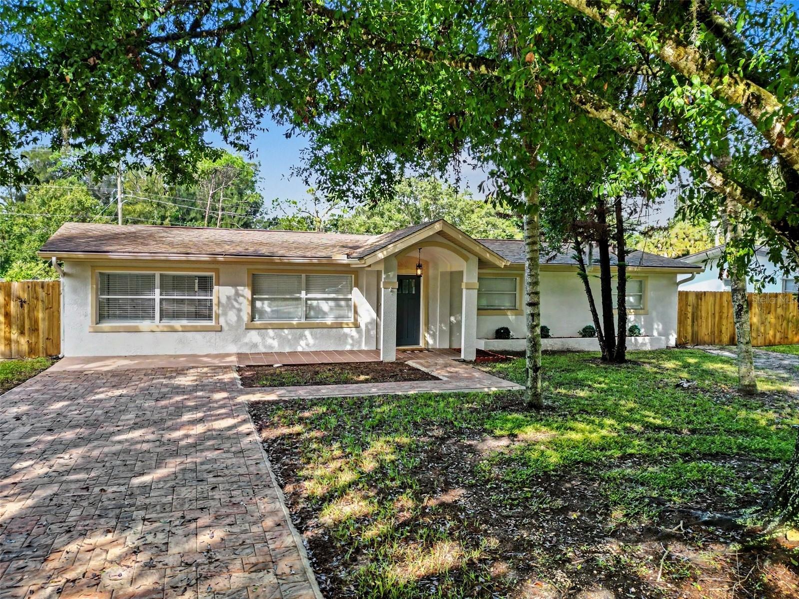 2070 Seminole Blvd — photo