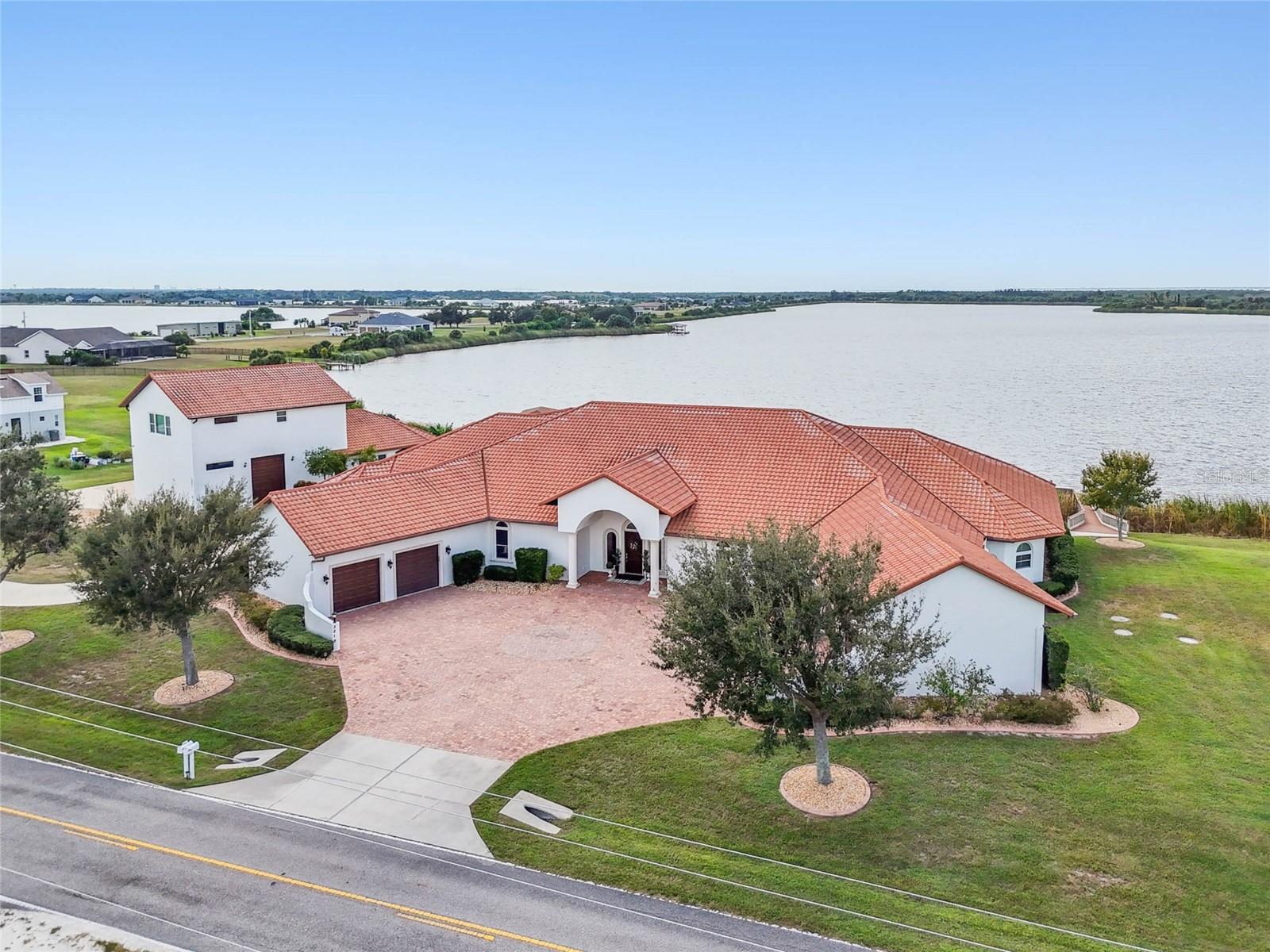 3215 Gulf City Rd — photo