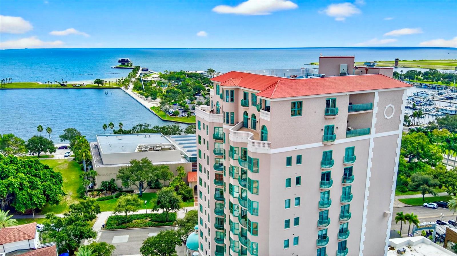 288 Beach Dr NE #4B — photo