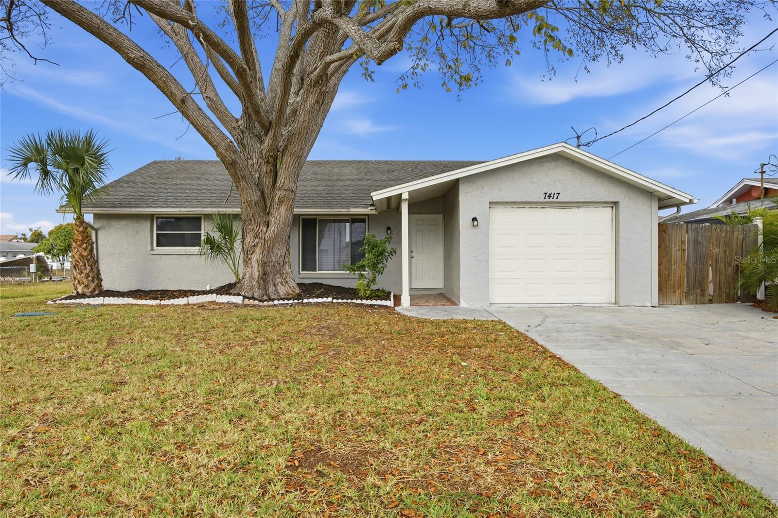 7417 Mako Dr — photo