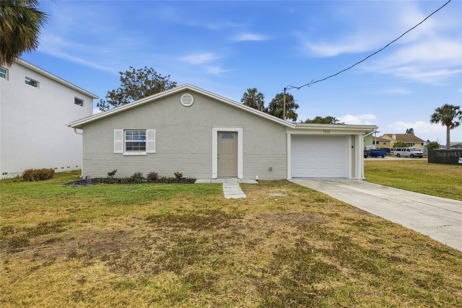 7410 Mako Dr — photo