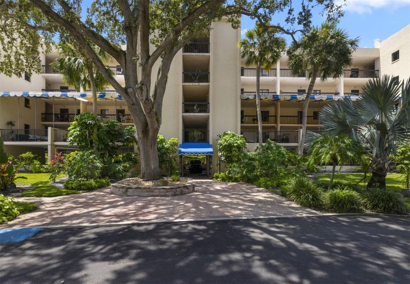 402 Tarpon Pt — photo