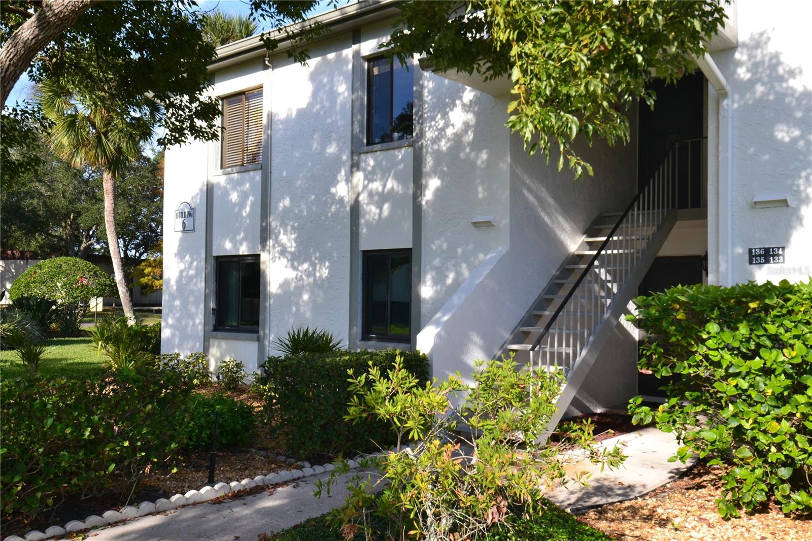 135 W Cypress Ct — photo