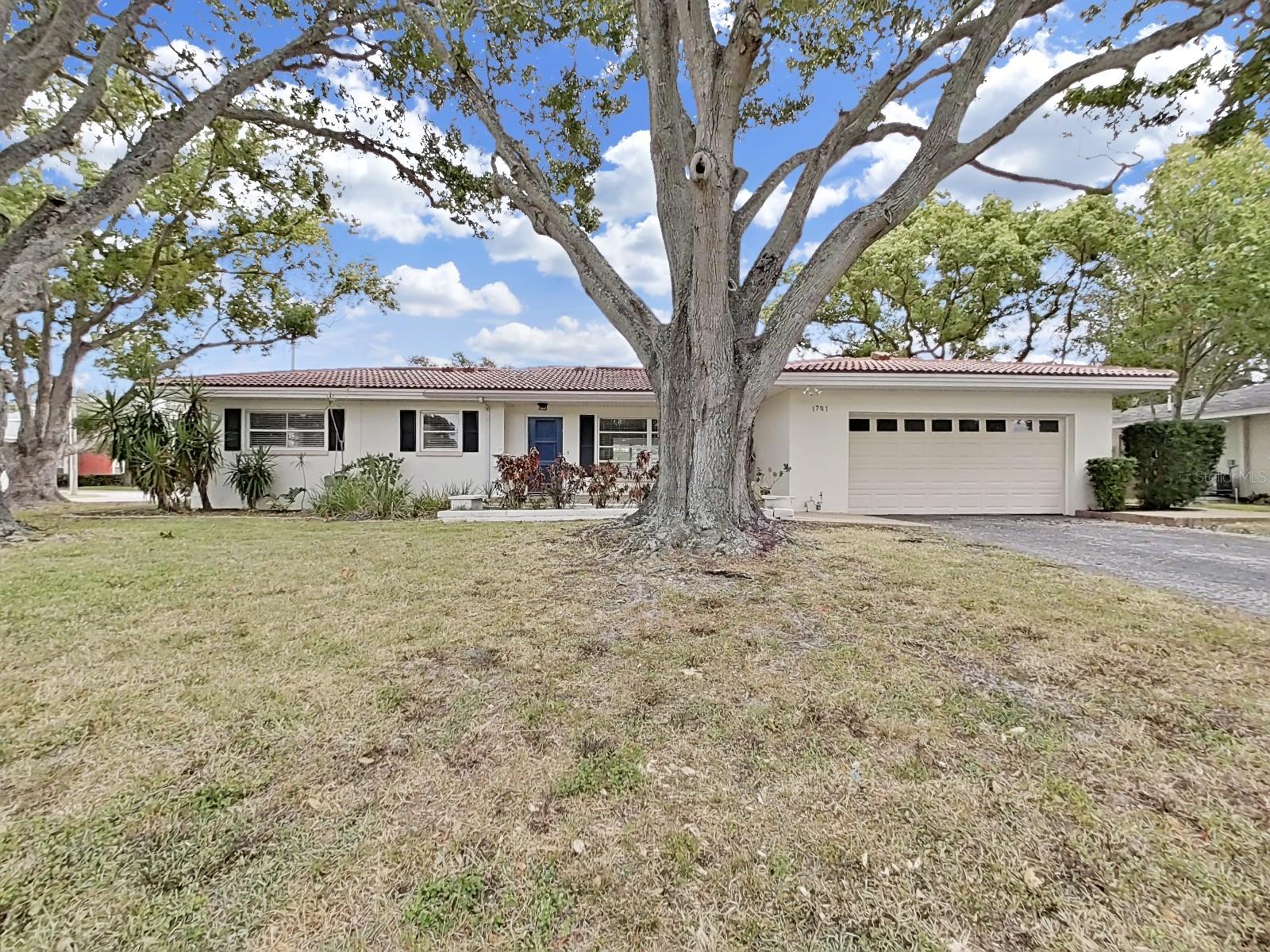 1701 Laurie Ln — photo