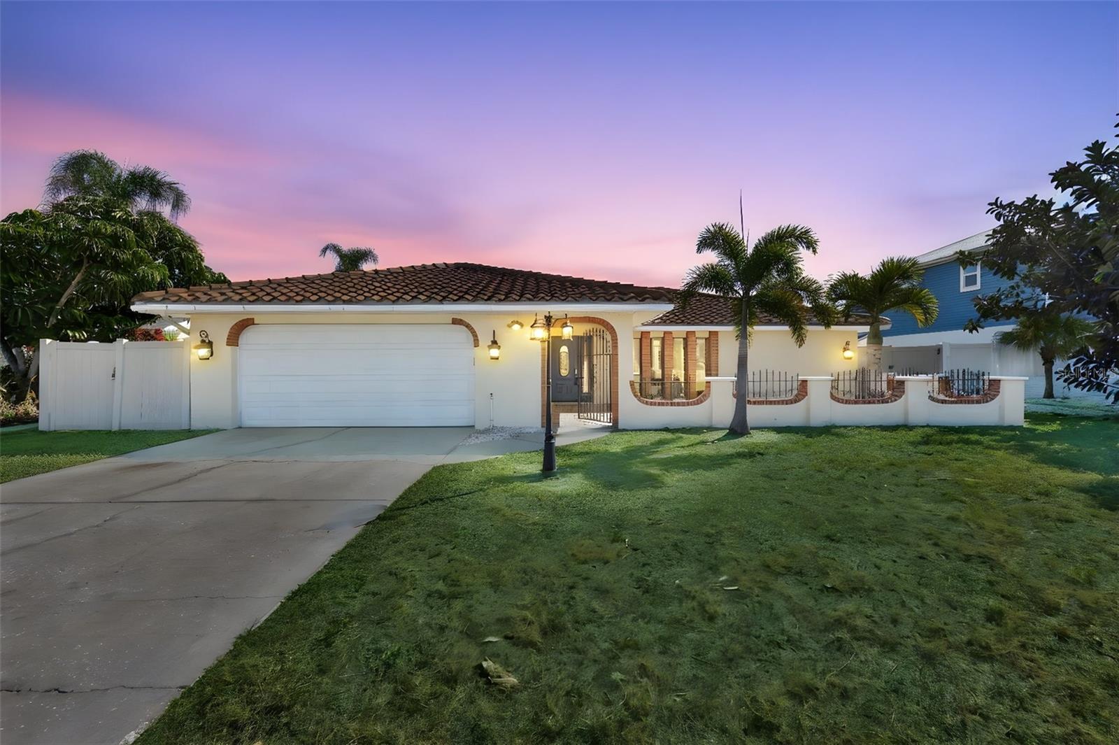 6523 King Palm Way — photo