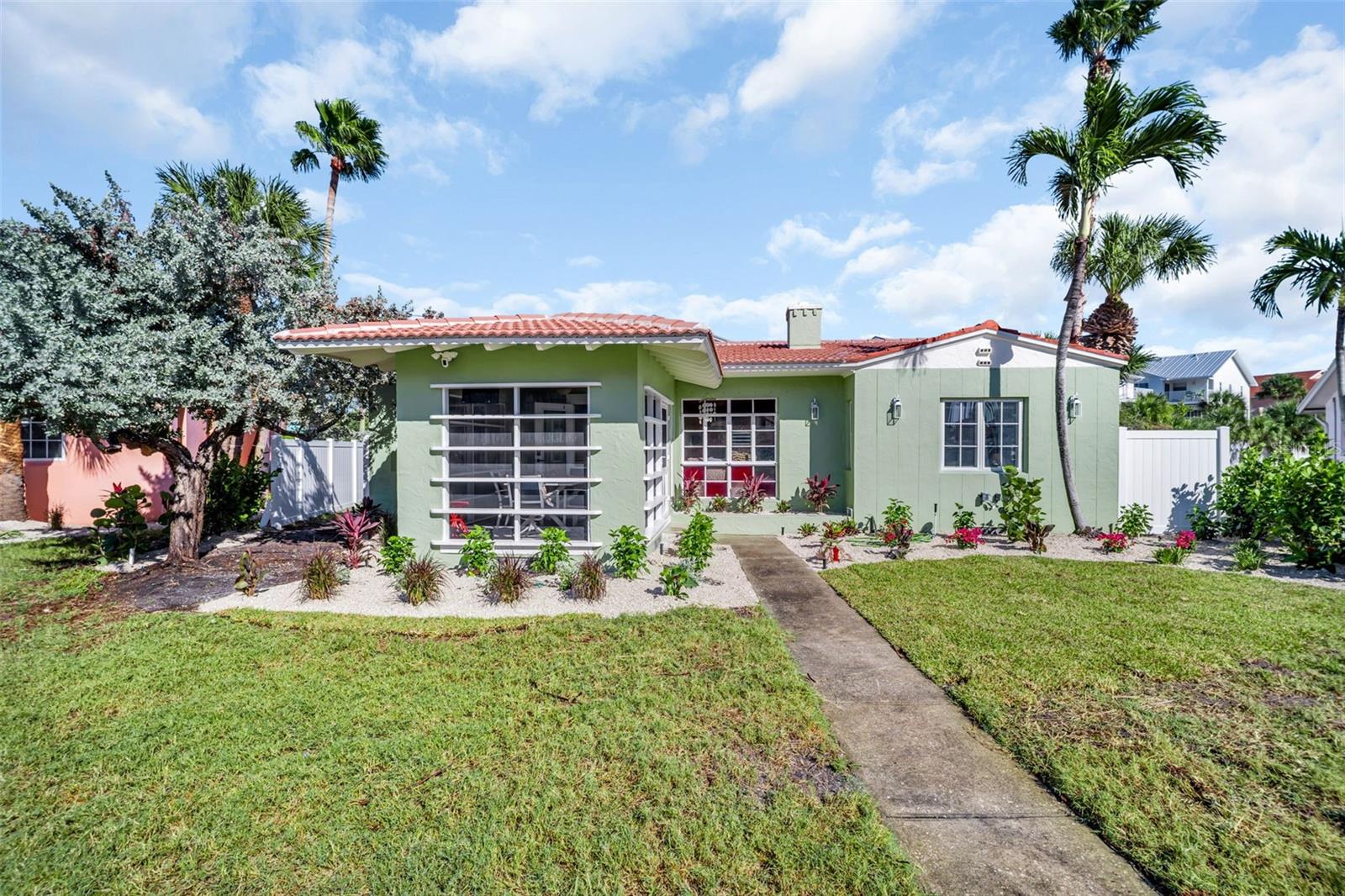 16613 Gulf Blvd — photo