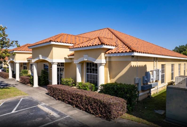 1070 E Brandon Blvd — photo